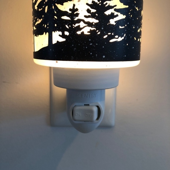 Scentsy WILDLIFE Mini Plug In Wax Warmer Lighted Frosted Glass Winter Deer Trees - Picture 11 of 16